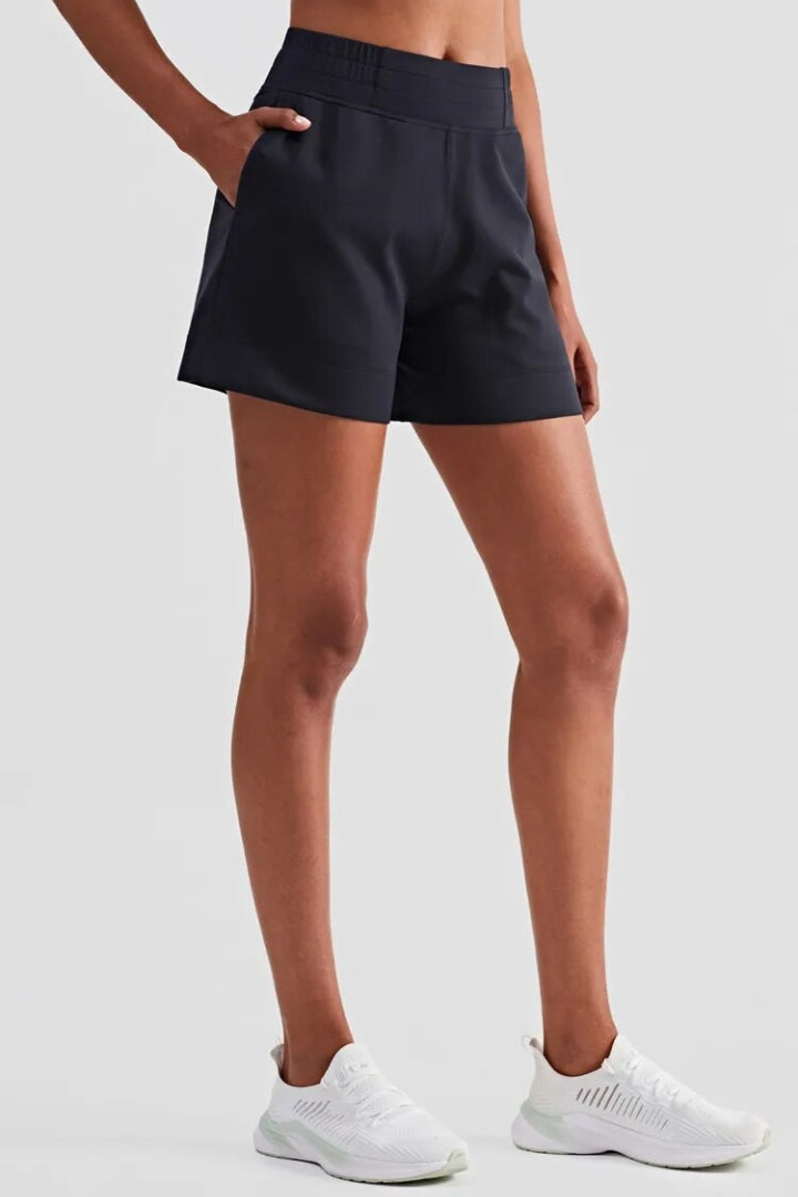 short_baggy_fitness_yoga_woman